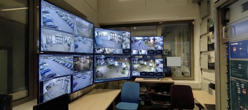 image d'une salle de vidéosurveillance
